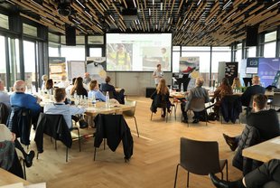 Aufmerksame Zuhörer beim spannenden und beeindruckenden Vortrag von David Göttler